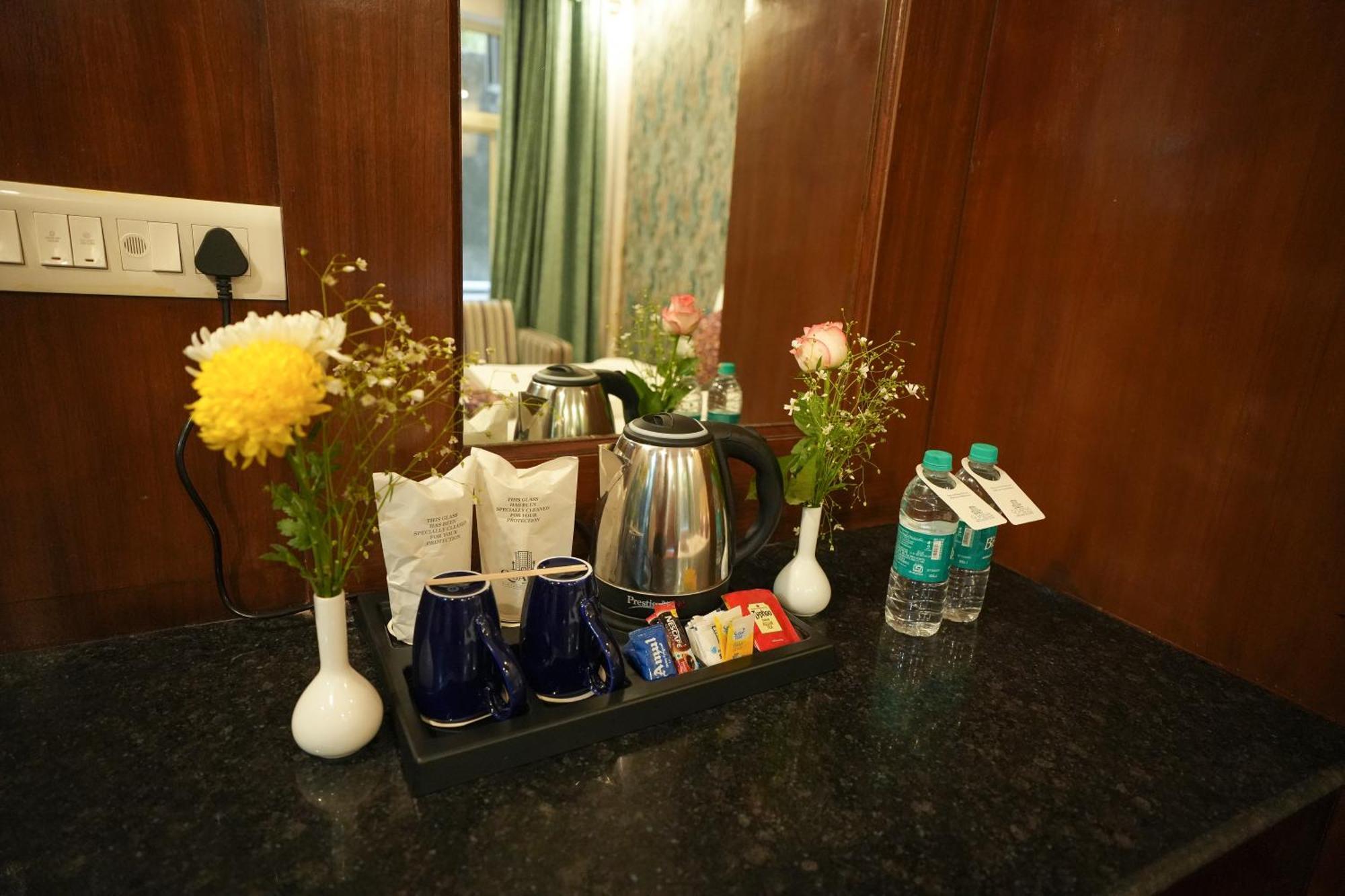 Q Saina S K Regency Rishikesh Hotel ภายนอก รูปภาพ