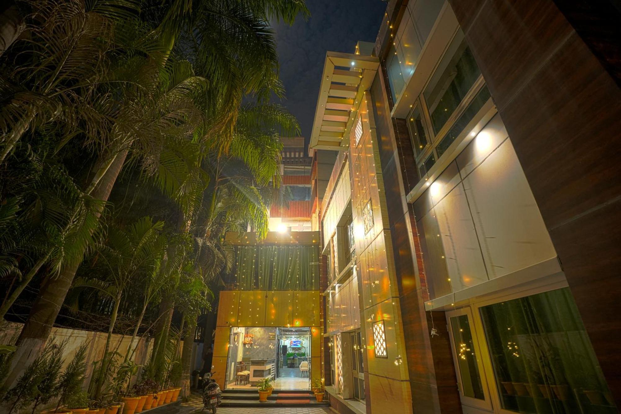 Q Saina S K Regency Rishikesh Hotel ภายนอก รูปภาพ