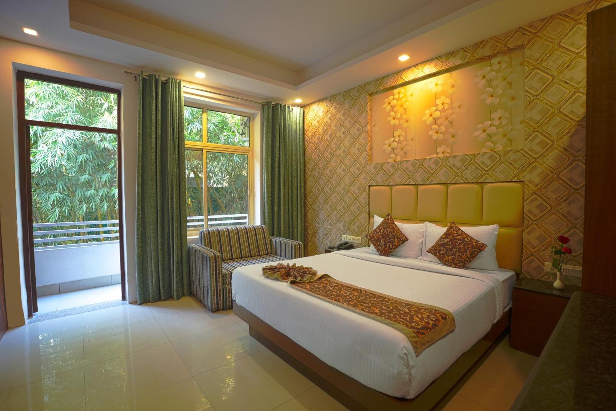 Q Saina S K Regency Rishikesh Hotel ภายนอก รูปภาพ