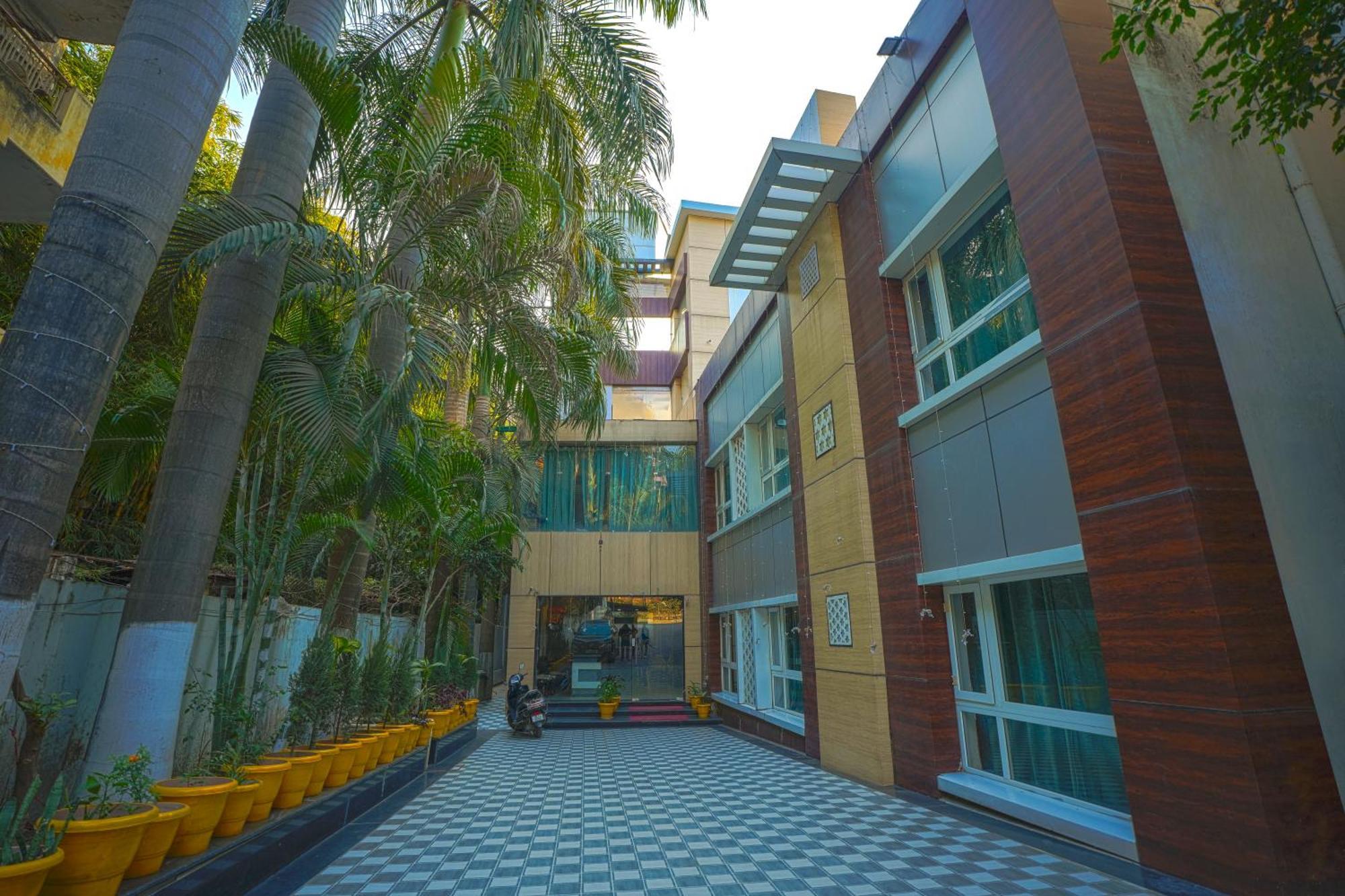 Q Saina S K Regency Rishikesh Hotel ภายนอก รูปภาพ