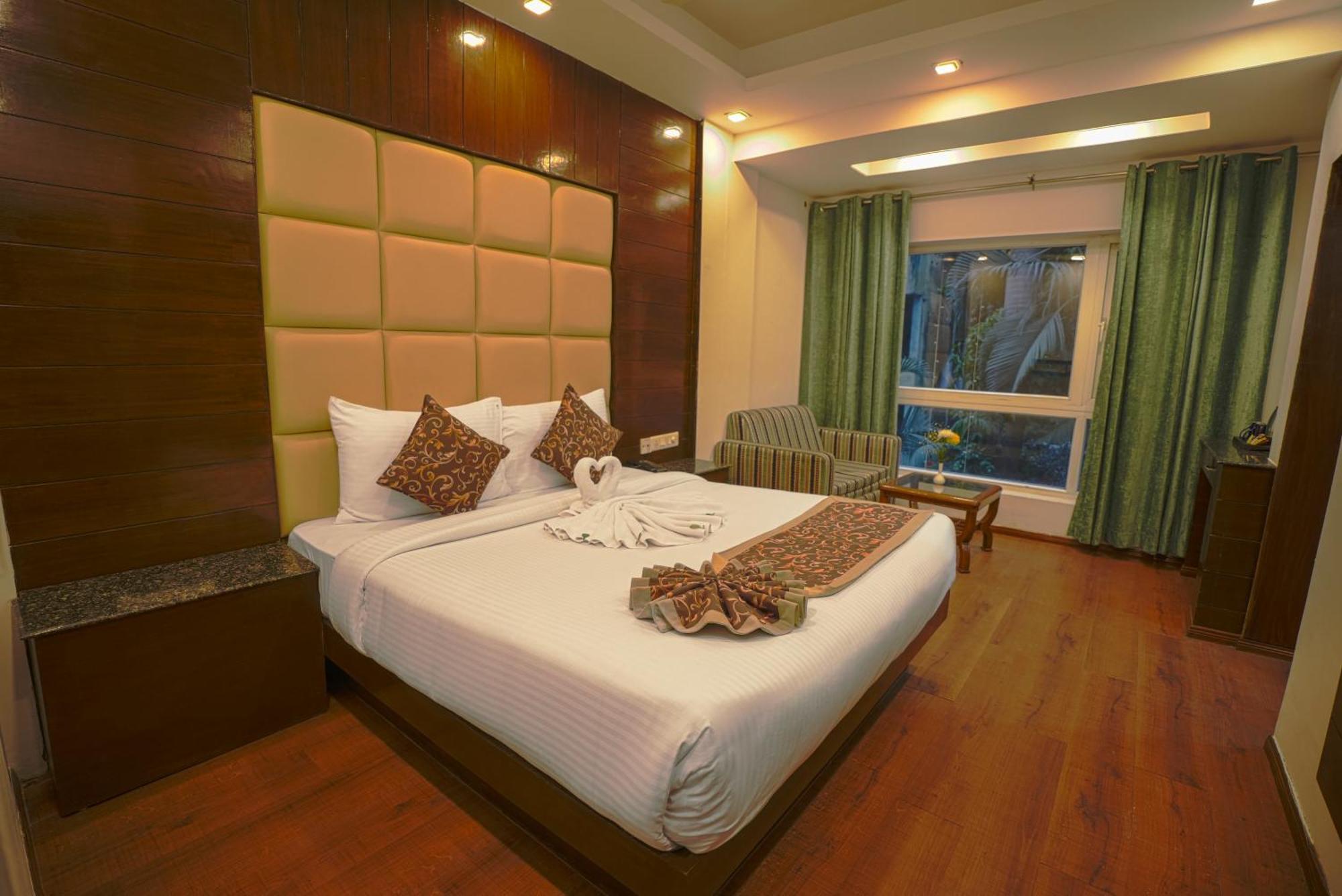 Q Saina S K Regency Rishikesh Hotel ภายนอก รูปภาพ